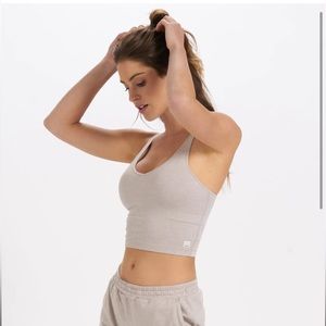 Vuori Set Halo Performance Crop and Boyfriend Short in Oyster Heather